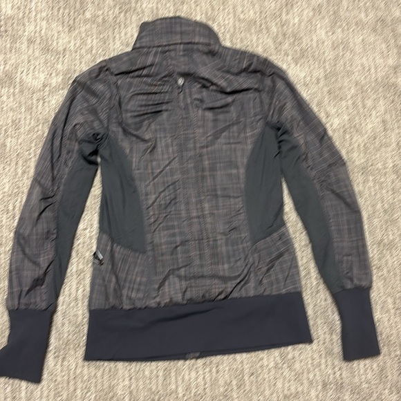 Lululemon Run Back on Track Jacket - Picture 5 of 7